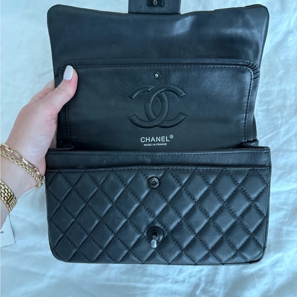 Chanel Classic Black Quilted Shoulder Bag - Picture 2 of 6